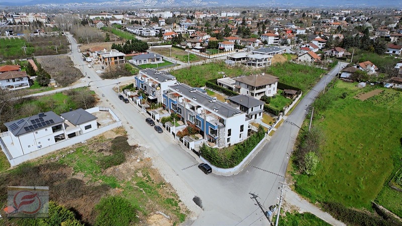 Efe Grup'tan Şıralık Bölgesi 300 M2 Satılık Triblex Köşe Villa — fotoğraf 2