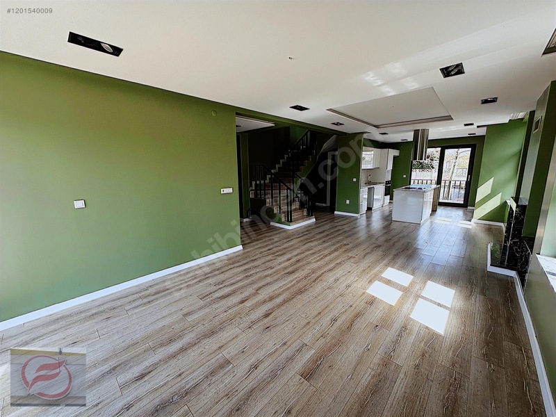 Efe Grup'tan Şıralık Bölgesi 300 M2 Satılık Triblex Köşe Villa — fotoğraf 3