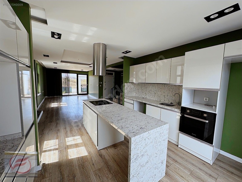 Efe Grup'tan Şıralık Bölgesi 300 M2 Satılık Triblex Köşe Villa — fotoğraf 4