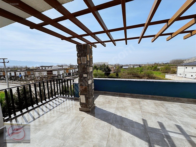 Efe Grup'tan Şıralık Bölgesi 300 M2 Satılık Triblex Köşe Villa — fotoğraf 13