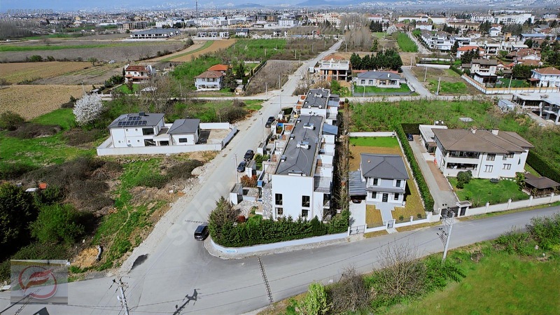 Efe Grup'tan Şıralık Bölgesi 300 M2 Satılık Triblex Köşe Villa — fotoğraf 16