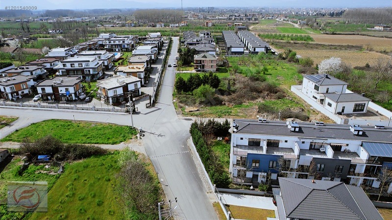 Efe Grup'tan Şıralık Bölgesi 300 M2 Satılık Triblex Köşe Villa — fotoğraf 19