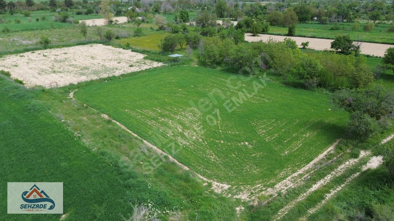 Bozova'da 1.766 M² Satılık Tarla - Yol Cepheli, Sulama İmkanlı