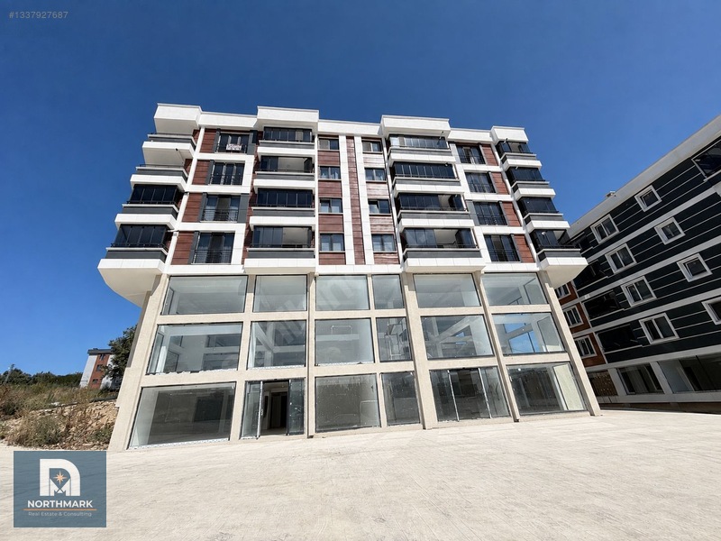 Atatürk Bulvarı'nda 225 M² Satılık Dükkan