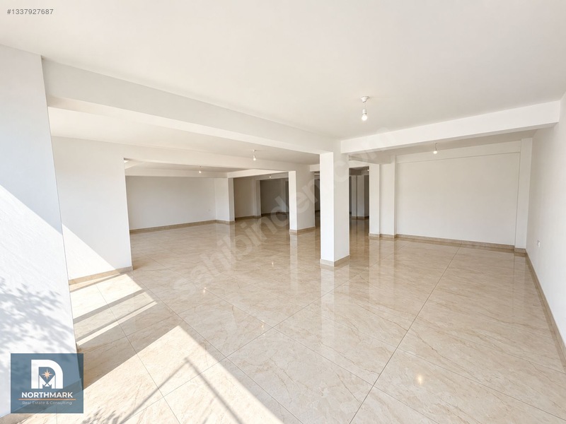 Atatürk Bulvarı'nda 225 M² Satılık Dükkan — fotoğraf 3