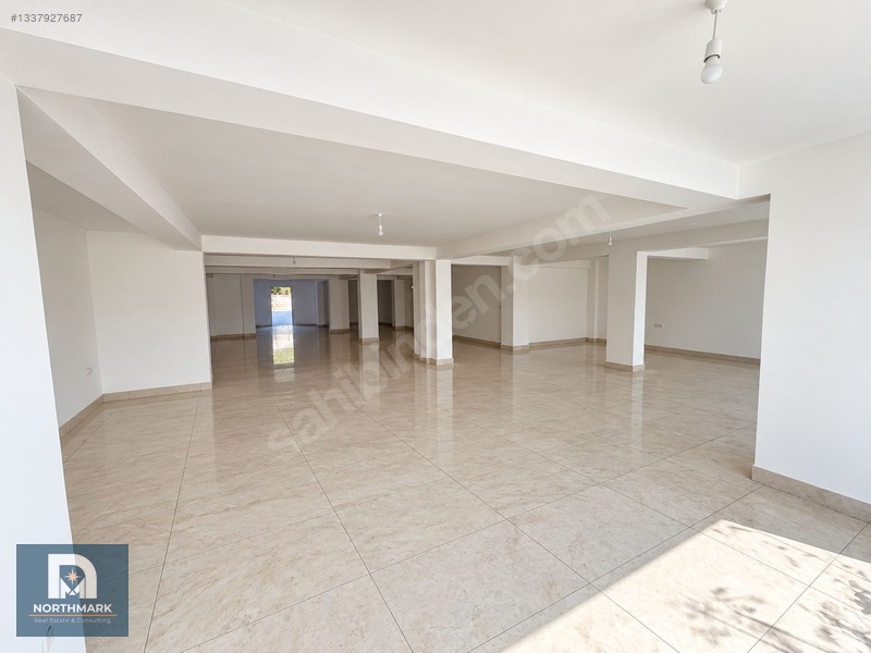 Atatürk Bulvarı'nda 225 M² Satılık Dükkan — fotoğraf 5