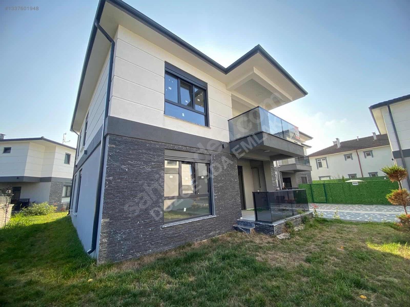 Düzce Beyciler Mah. Satılık 4+1 Villa