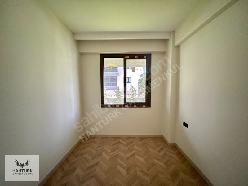 Hantürk'ten Karahasanlı'da Site İçi Geniş Bahçeli 1+1 Apart — fotoğraf 12