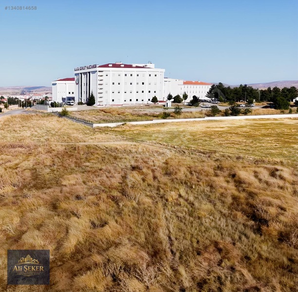 Alaca Devlet Hastanesi Yanında Satılık 478 M² İmarlı Arsa — fotoğraf 3