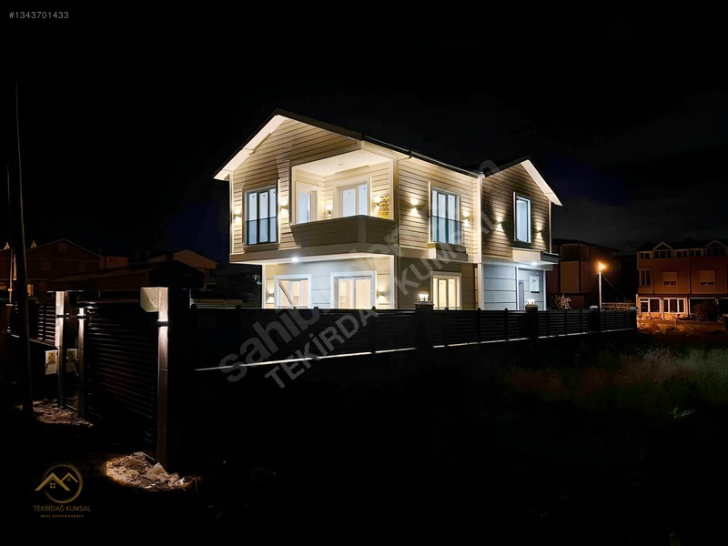 {*Kumsal Gayrimenkul*} 300 M2 Arsa İçerisinde Komisyonsuz Villa