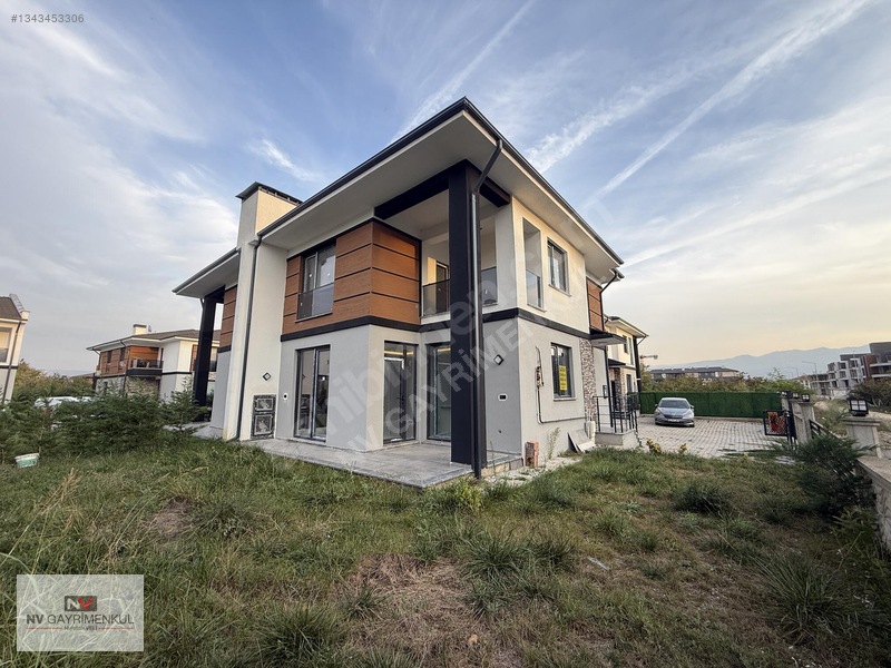 Arapçiftliği Simge Villaları'Nda 4+1 172 M2 Satılık Villa