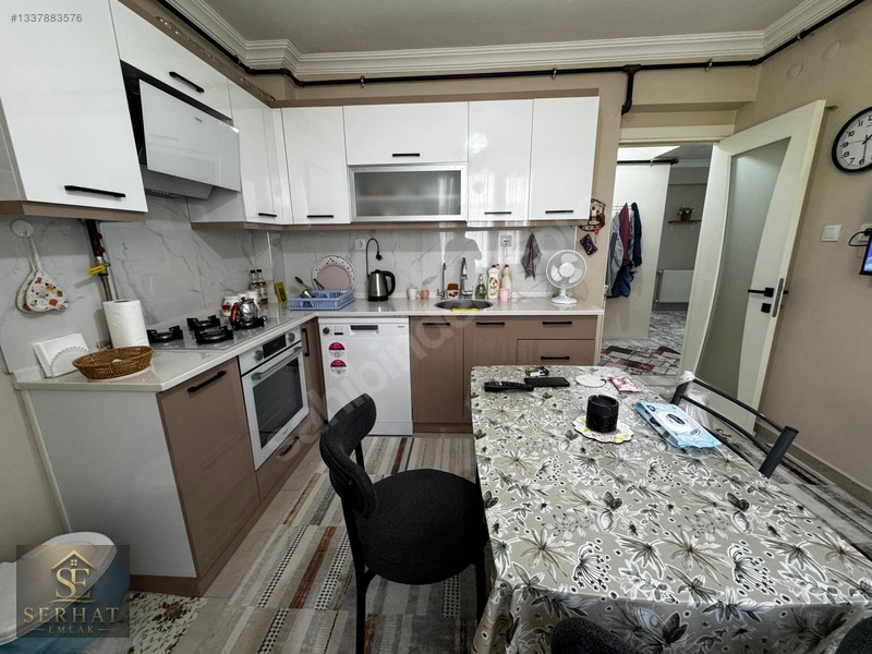 Serhat Emlak - Yeni Bina Çift Cephe Çift Balkon Büyük 2+1 — fotoğraf 5