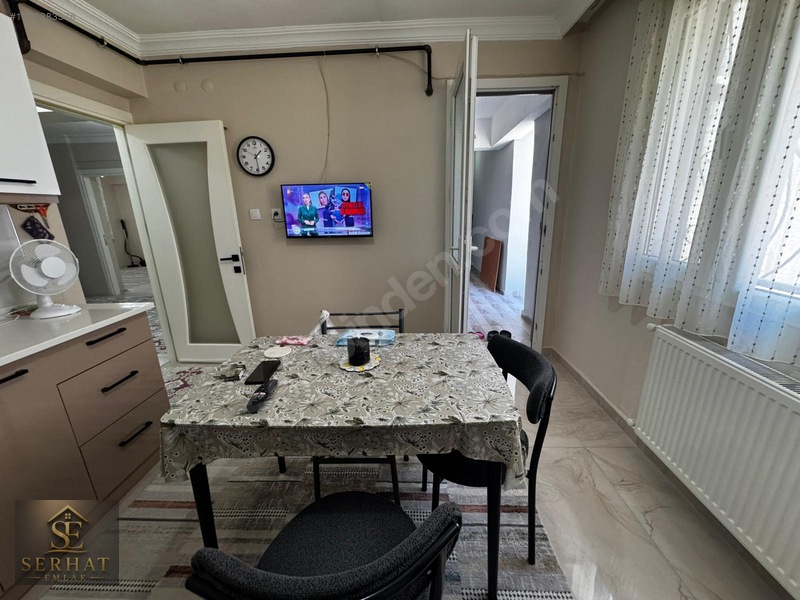 Serhat Emlak - Yeni Bina Çift Cephe Çift Balkon Büyük 2+1 — fotoğraf 8
