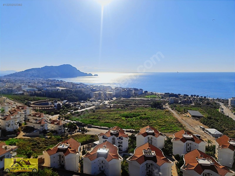 Alanya Merkezde Kleopatra Plajı Üstünde Kale Ve Deniz Manzaralı — fotoğraf 2