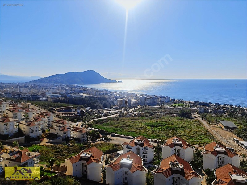 Alanya Merkezde Kleopatra Plajı Üstünde Kale Ve Deniz Manzaralı — fotoğraf 3
