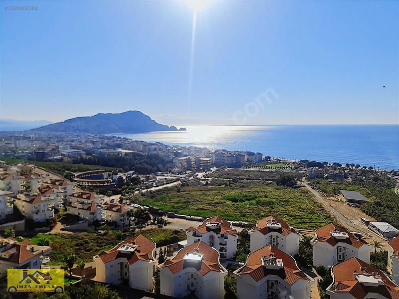 Alanya Merkezde Kleopatra Plajı Üstünde Kale Ve Deniz Manzaralı — fotoğraf 4
