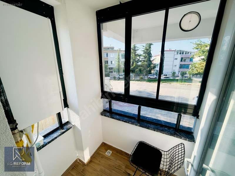 Çınaraltı Caami Yakını '' Cambalkon Takılı + Önü Park Eşyalı 1+1 — fotoğraf 12