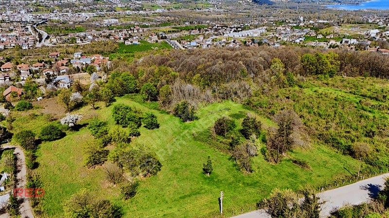 Kartepe Derbent Satılık Arsa 4521 M2 Yola Üç Cepheli Parsel — fotoğraf 4