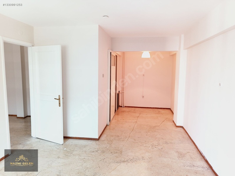 Ege Sağlık Hst. Acil Karşısı Muayehaneye Uygun Kiralık 1+1 Ofis — fotoğraf 3