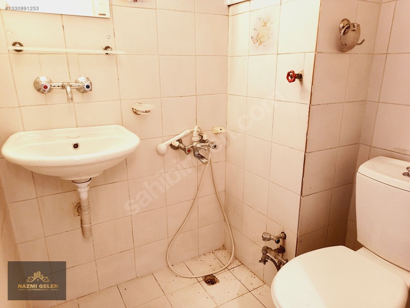 Ege Sağlık Hst. Acil Karşısı Muayehaneye Uygun Kiralık 1+1 Ofis — fotoğraf 6