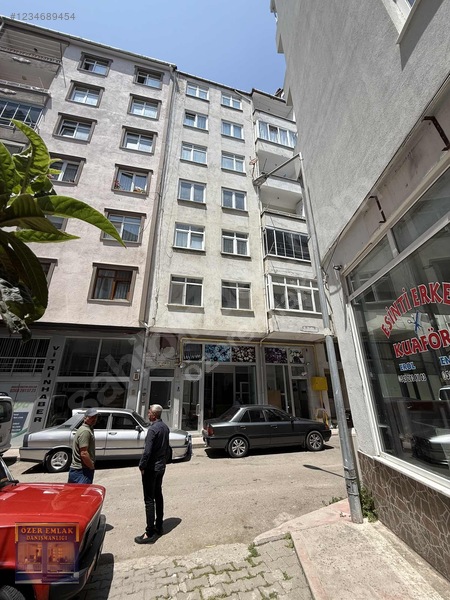 Uğur Mumcu Meydanında 2+1 D.Gazlı Asansörlü Satılık Daire