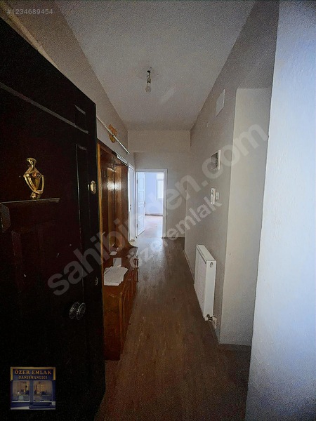 Uğur Mumcu Meydanında 2+1 D.gazlı Asansörlü Satılık Daire — fotoğraf 2
