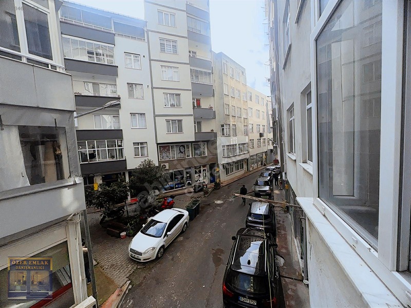 Uğur Mumcu Meydanında 2+1 D.gazlı Asansörlü Satılık Daire — fotoğraf 5