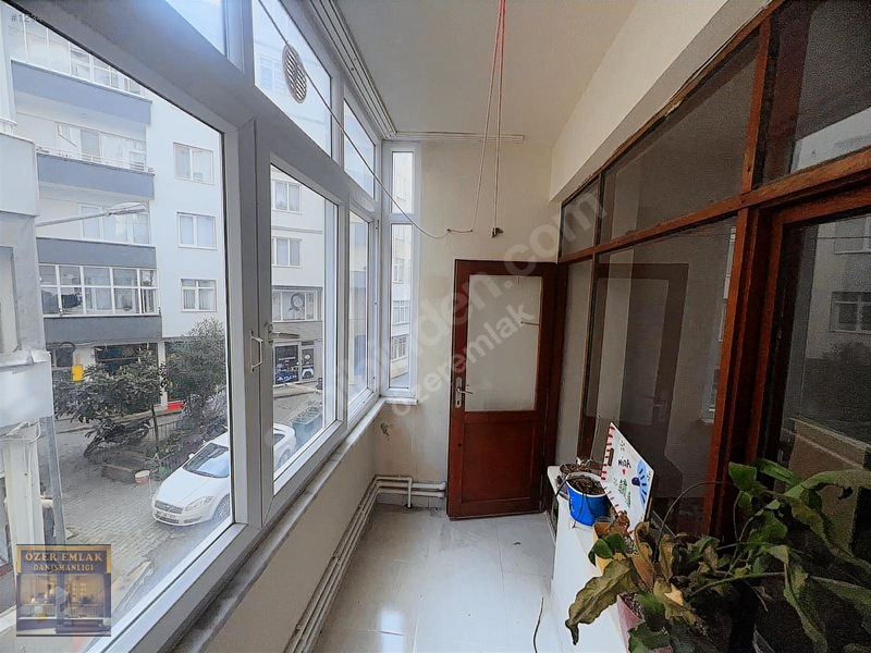 Uğur Mumcu Meydanında 2+1 D.gazlı Asansörlü Satılık Daire — fotoğraf 6