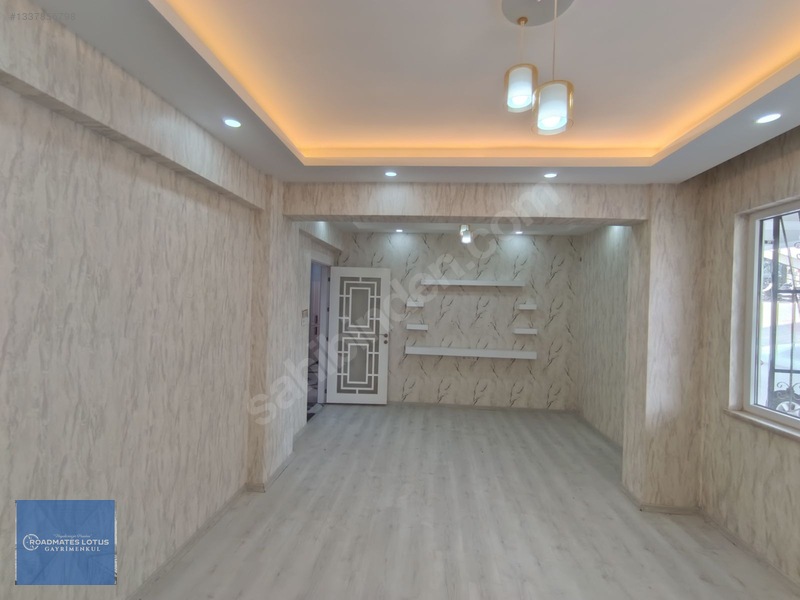 Beykent Birinci Etap Pazar Yerinin Yanında Satılık — fotoğraf 2
