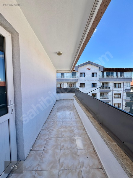 Özgül Emlak'tan Merkezde Ön Cephe Masrafsız Katta 3+1 Kiralık — fotoğraf 6