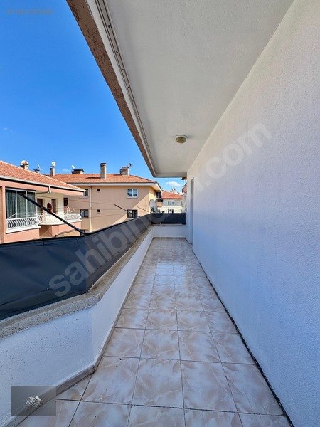 Özgül Emlak'tan Merkezde Ön Cephe Masrafsız Katta 3+1 Kiralık — fotoğraf 7