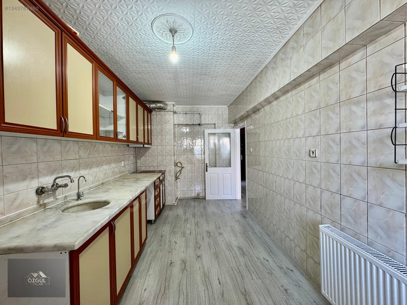 Özgül Emlak'tan Merkezde Ön Cephe Masrafsız Katta 3+1 Kiralık — fotoğraf 13