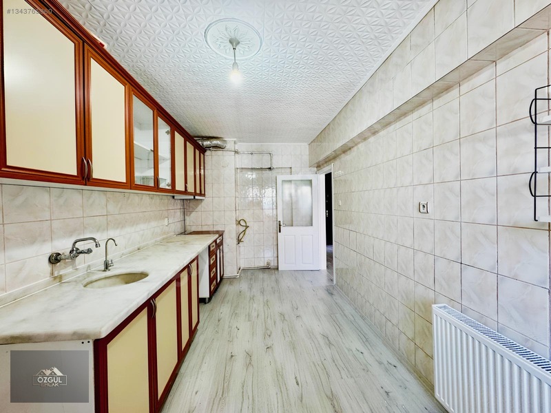 Özgül Emlak'tan Merkezde Ön Cephe Masrafsız Katta 3+1 Kiralık — fotoğraf 14