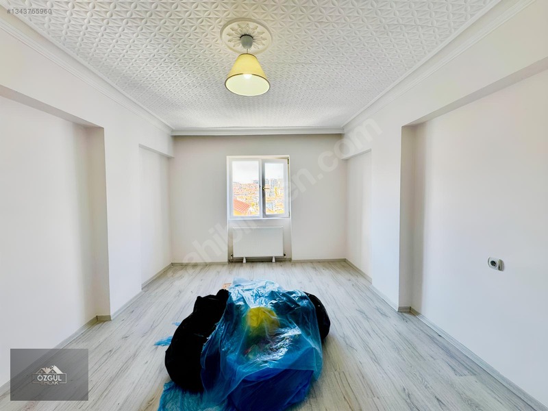 Özgül Emlak'tan Merkezde Ön Cephe Masrafsız Katta 3+1 Kiralık — fotoğraf 18