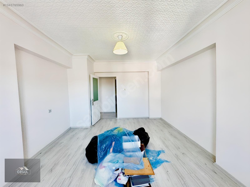 Özgül Emlak'tan Merkezde Ön Cephe Masrafsız Katta 3+1 Kiralık — fotoğraf 19