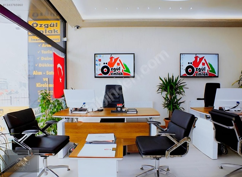 Özgül Emlak'tan Merkezde Ön Cephe Masrafsız Katta 3+1 Kiralık — fotoğraf 51