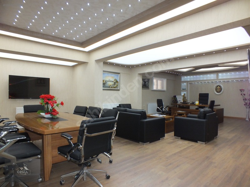 Özgül Emlak'tan Merkezde Ön Cephe Masrafsız Katta 3+1 Kiralık — fotoğraf 55