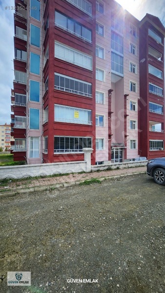 Güven Emlaktan M.Sağır Atakule Sitesinde 4+1 Bakımlı Geniş Daire