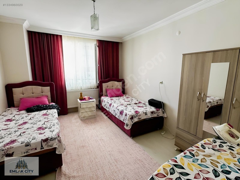 Meydan Manzaralı, Eşyalı Satılık 3+1 Daire (iş Yeri/konut) — fotoğraf 3