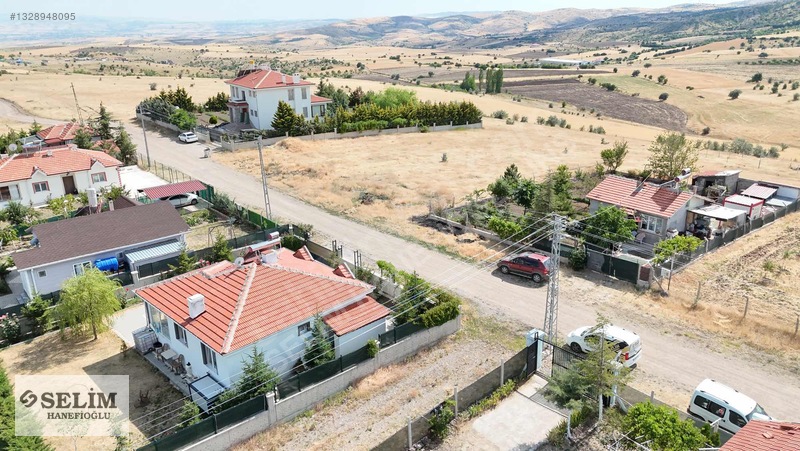 Selim Hanefioğlun'dan Havuzlu Bahçeli Müstakil Ev — fotoğraf 3