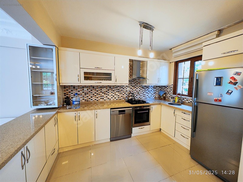 Geniş, Tam Müstakil, Denize Sıfır Sitede, 4+1 Satılık Villa — fotoğraf 5