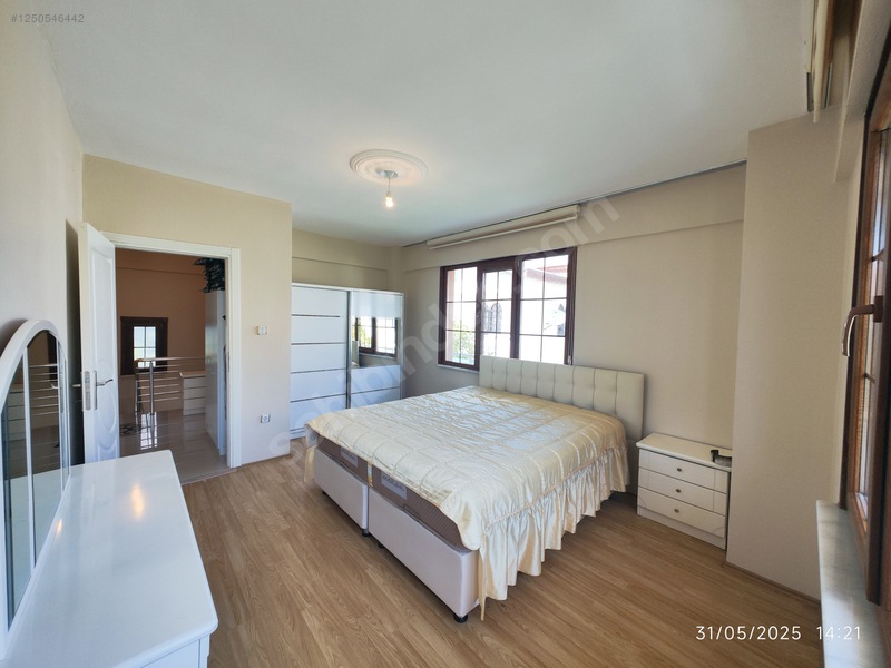 Geniş, Tam Müstakil, Denize Sıfır Sitede, 4+1 Satılık Villa — fotoğraf 11