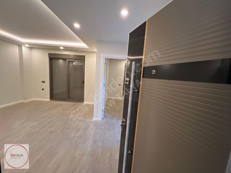 Üniversite Ve Hastane Yakını Havuzlu Kapalı Otoparklı 1+1 Daire — fotoğraf 5