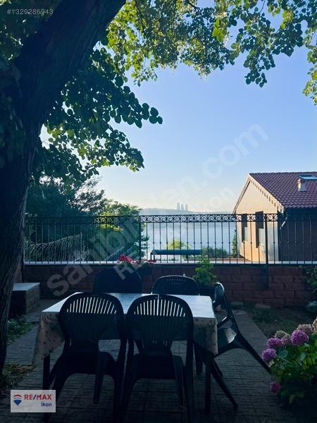 Beylerbeyi'Nde 2+1 Bahçe Kullanım Alanlı Full Eşyalı Kiralık