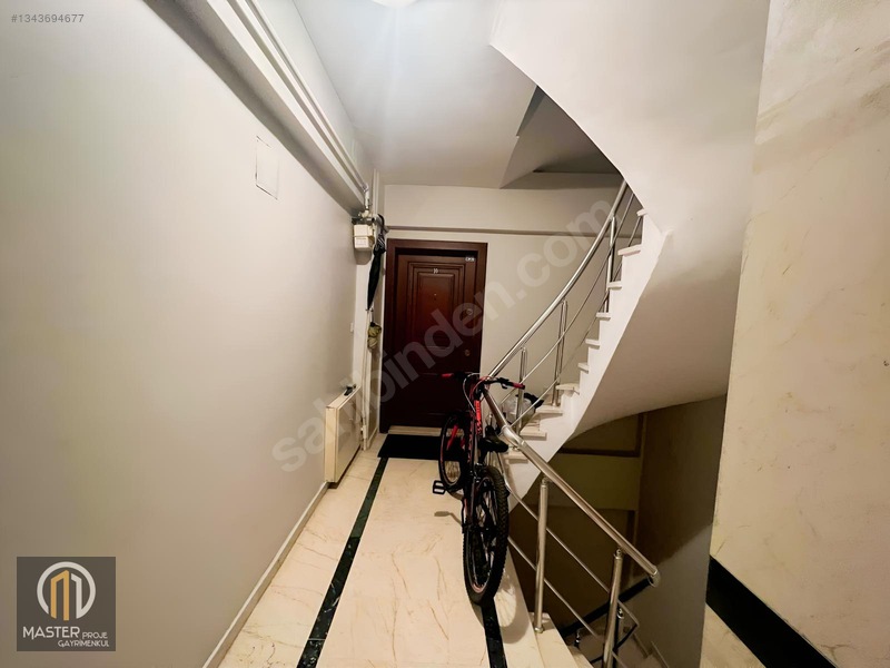 Cadde Üzerinde Metro Yanı Başında,geniş 3+1 Daire — fotoğraf 2