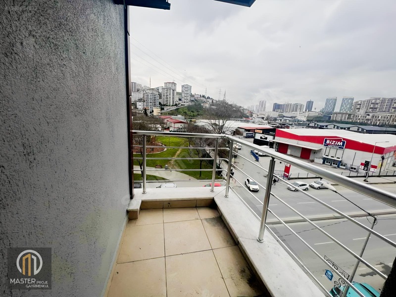 Cadde Üzerinde Metro Yanı Başında,geniş 3+1 Daire — fotoğraf 9