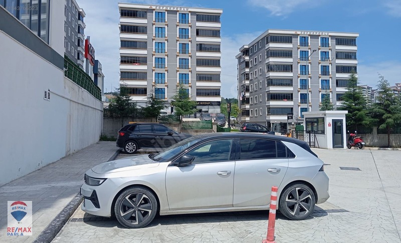 Remax Parla'dan Tepecik Yaşam Evlerinde Geniş Kiralık 3+1 Daire — fotoğraf 3