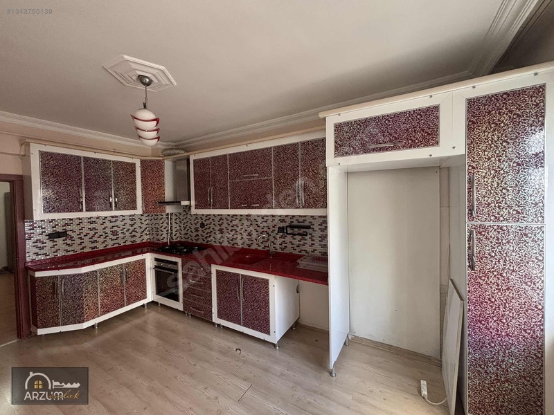 Yıldızkentte Kervansaray Evler Üstü ( 4+1) K.otoparklı Daire — fotoğraf 3