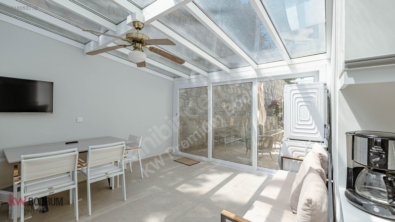 Yalıkavak Tilkicik'te Deniz Manzaralı Özel Plajlı 6+2 Villa — fotoğraf 8