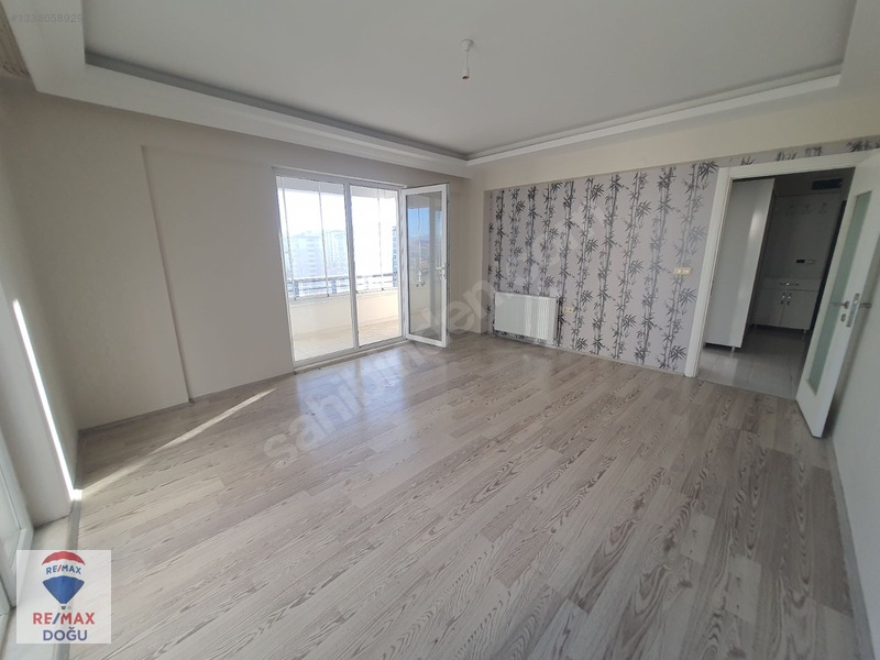 Remax Doğu'da Aziziye Camisine Yakın Kiralık 3+1 Daire